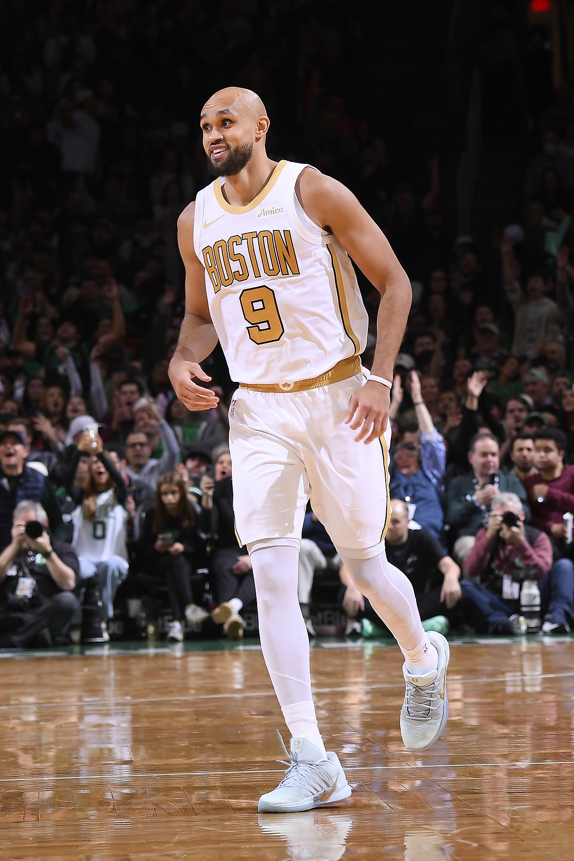 错失绝杀三分！德里克·怀特21中7&amp;三分仅9中2  还有4失误