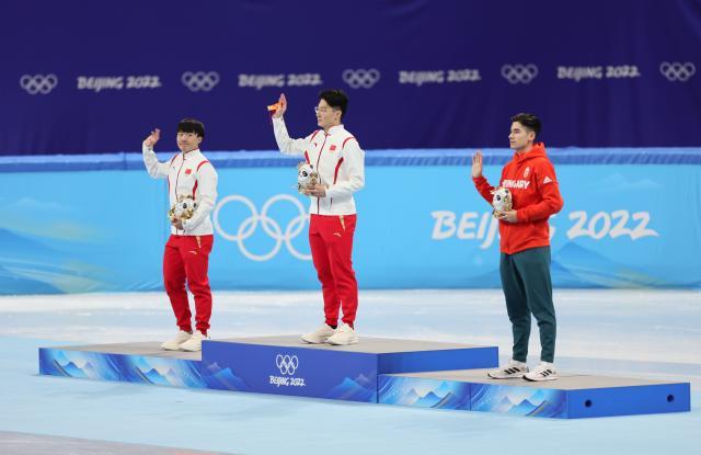 九游娱乐网页版赔率高-男子1000米“抓马”频出 任子威刘少昂如何看判罚?