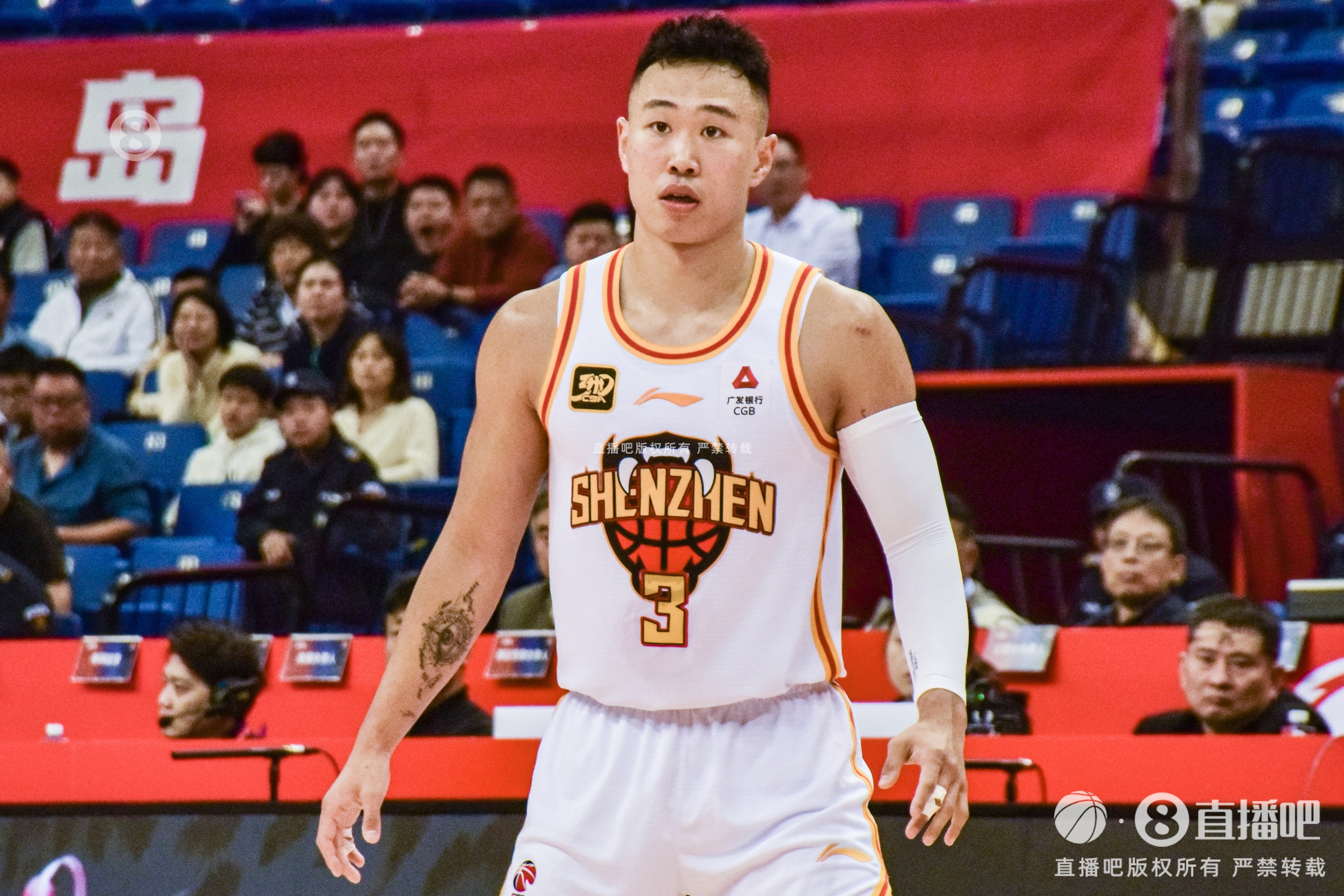 九游体育官网-双枪！贺希宁半场13中6砍14分 史密斯半场9中5砍18分&amp;第二节15分